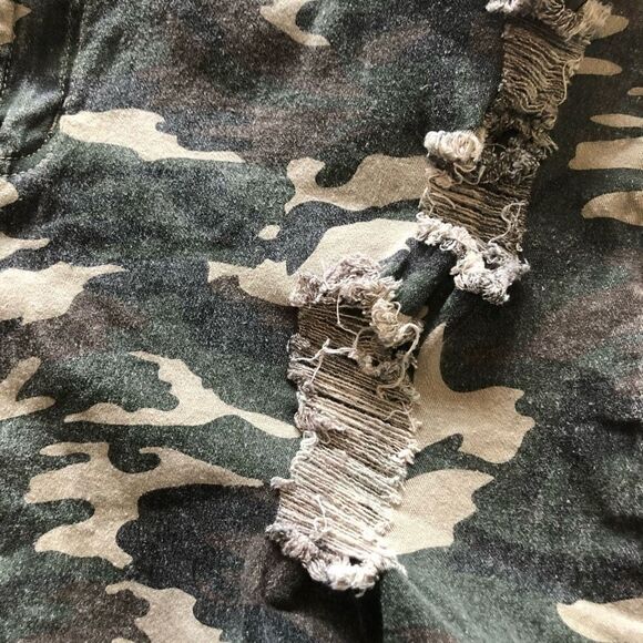 almost famous camo distressed rips fading pilling size 20 - Picture 3 of 7